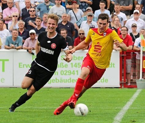 Oberliga-Meister und Regionalliga-Aufsteiger sind die Fußballer des SV Lippstadt schon, jetzt wollen sie auch in den DFB-Pokal: Wenn Benjamin Klingen (r.) und seine Teamkameraden am heutigen Donnerstag den SV Rödinghausen schlagen, sind sie in der Hauptru