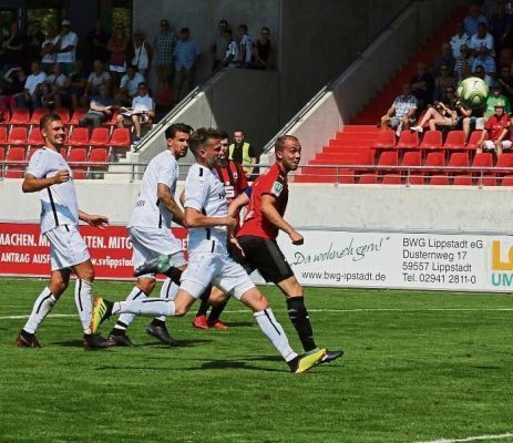 Das erste Regionalliga-Tor 18/19: Kapitän Fabian Lübbers (r.) erzielte es in der 56. Minute per Kopf zum 1:2. - Foto: Lütkehaus