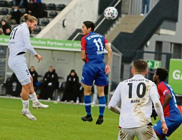 Die Entscheidung: Felix Schlüsselburg (l.) erzielte nach einem Eckball von Phil Halbauer das 3:1 für den SV Lippstadt. Es war gleichzeitig sein erstes Saisontor.